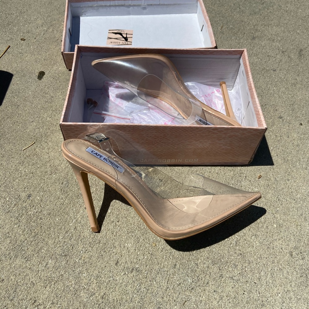 Cape robbin clear heels